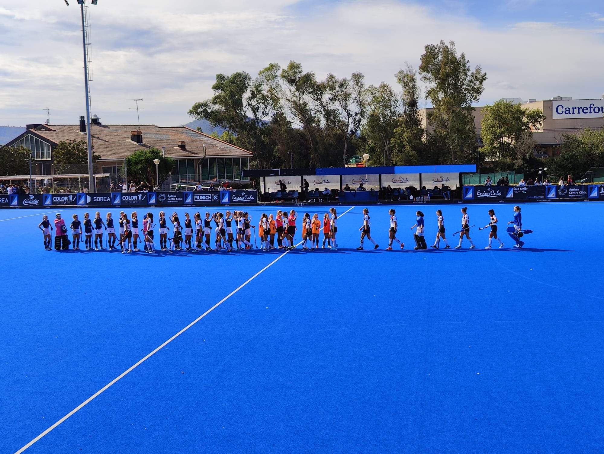 L'equip d'hoquei herba femení del Junior FC es posa lider després de guanyal al Polo a casa. Foto: Eric Marco