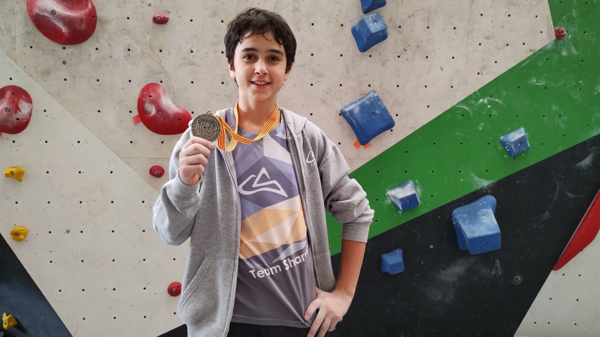 Biel Serra amb la medalla de plata en el Campionat de Catalunya de dificultat. FOTO: Cedida