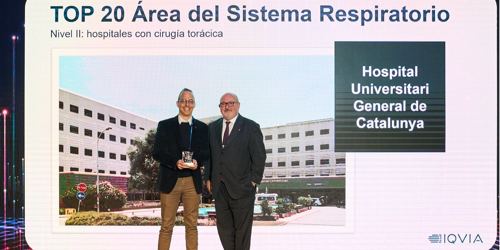 El Dr. Santiago Abad recull el premi TOP 20 entregat a l'Hospital General. FOTO: Cedida