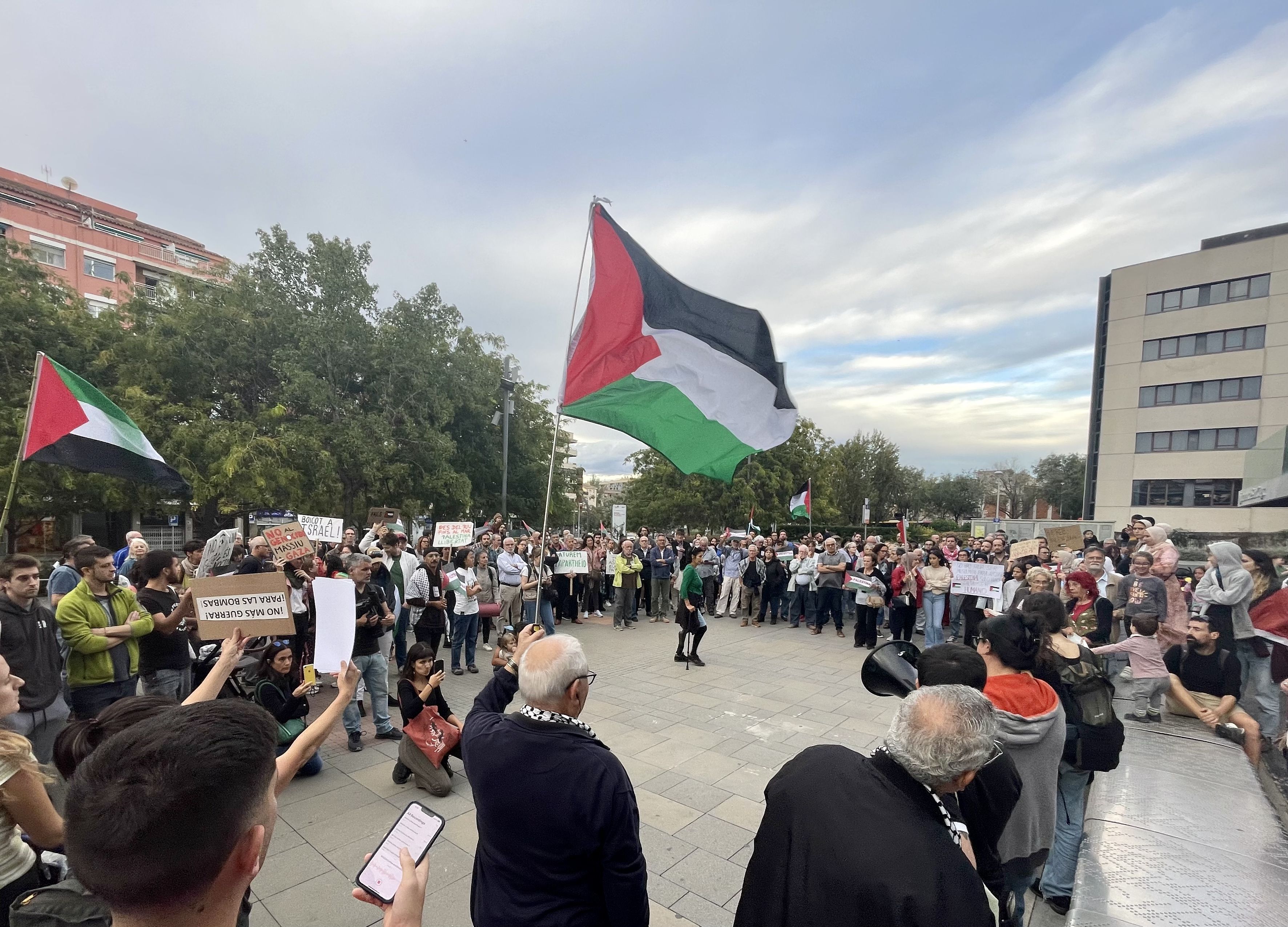Manifestació a la plaça de la Vila per donar suport a Palestina. FOTO: TOT