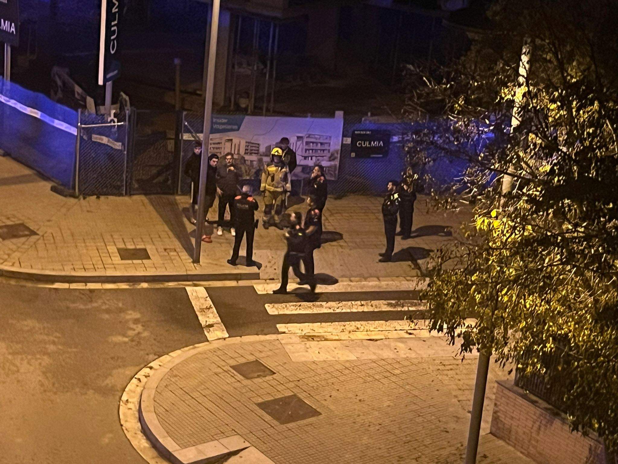 Bombers, Policia Local i Mossos al punt on s'ha avariat el transformador FOTO: Cedida