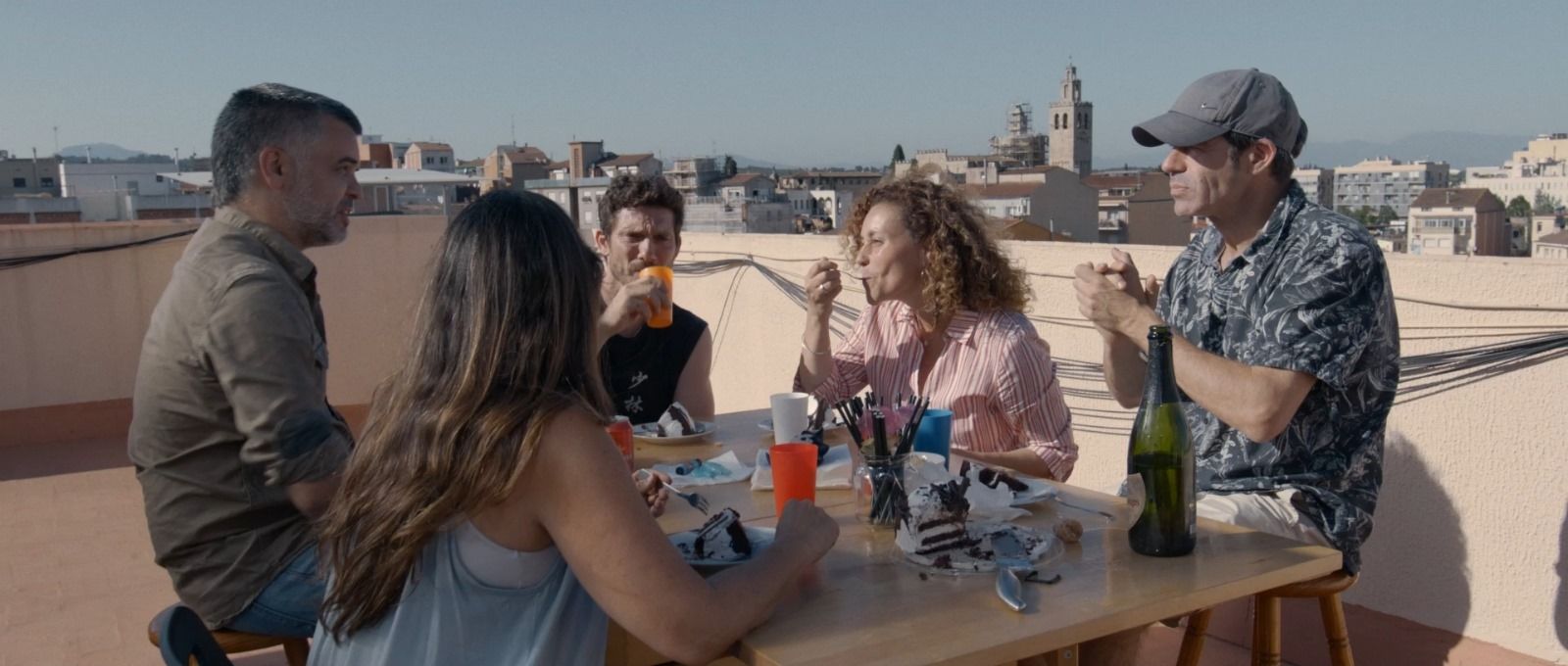 Fotograma de la pel·lícula amb el Monestir de Sant Cugat al fons