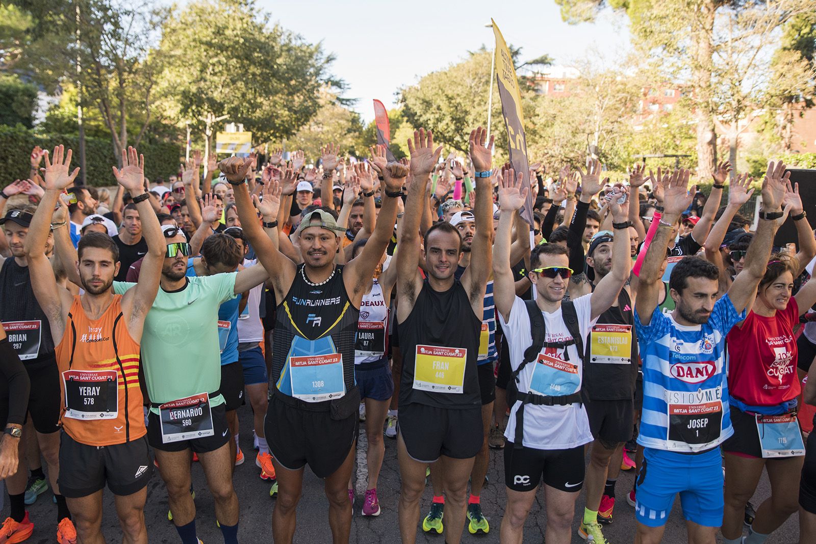 Sortida de la cursa de 21 i 10 quilòmetres de la 37a Mitja Marató de Sant Cugat. FOTO: Bernat Millet