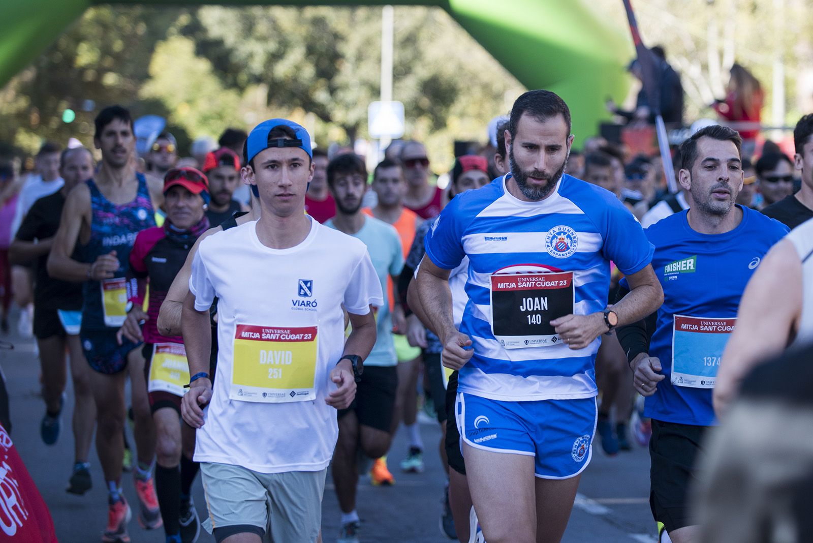 Sortida de la cursa de 21 i 10 quilòmetres de la 37a Mitja Marató de Sant Cugat. FOTO: Bernat Millet
