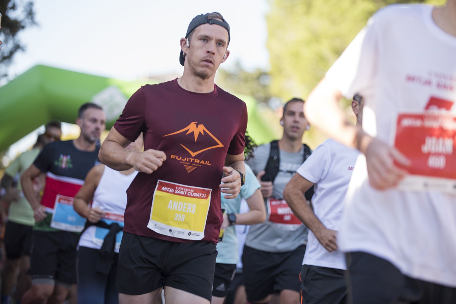 Sortida de la cursa de 21 i 10 quilòmetres de la 37a Mitja Marató de Sant Cugat. FOTO: Bernat Millet