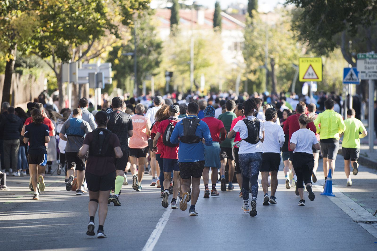 Sortida de la cursa de 21 i 10 quilòmetres de la 37a Mitja Marató de Sant Cugat. FOTO: Bernat Millet