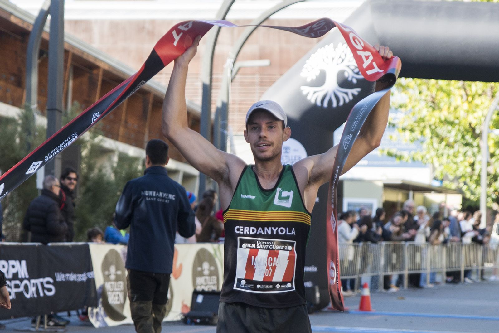 Marçal Rosés va ser el guanyador de la cursa de 10 quilòmetres de la Mitja Marató de Sant Cugat. FOTO: Bernat Millet