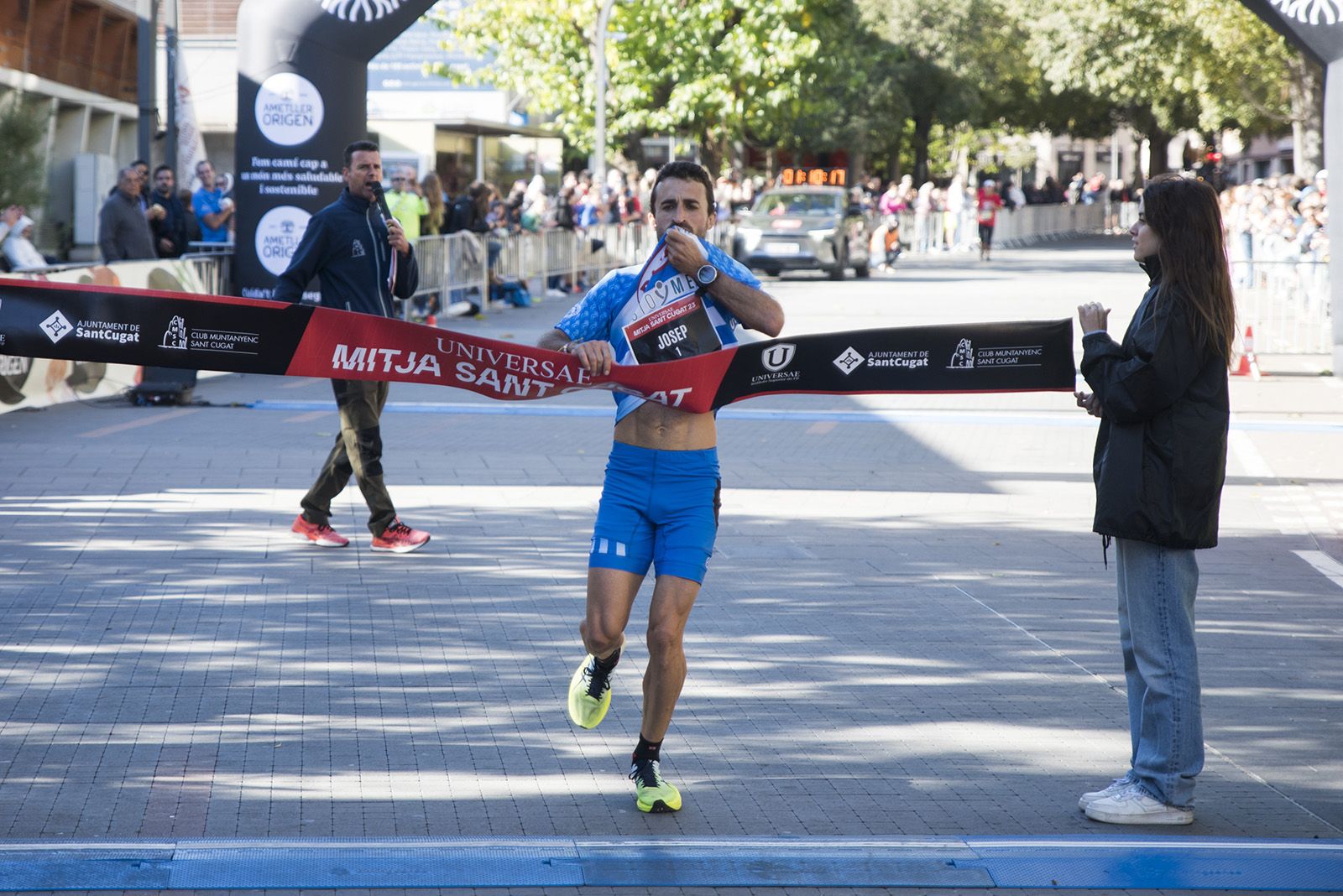 El santcugatenc Pepe Díaz va guanyar la 37a Mitja Marató de Sant Cugat. FOTO: Bernat Millet