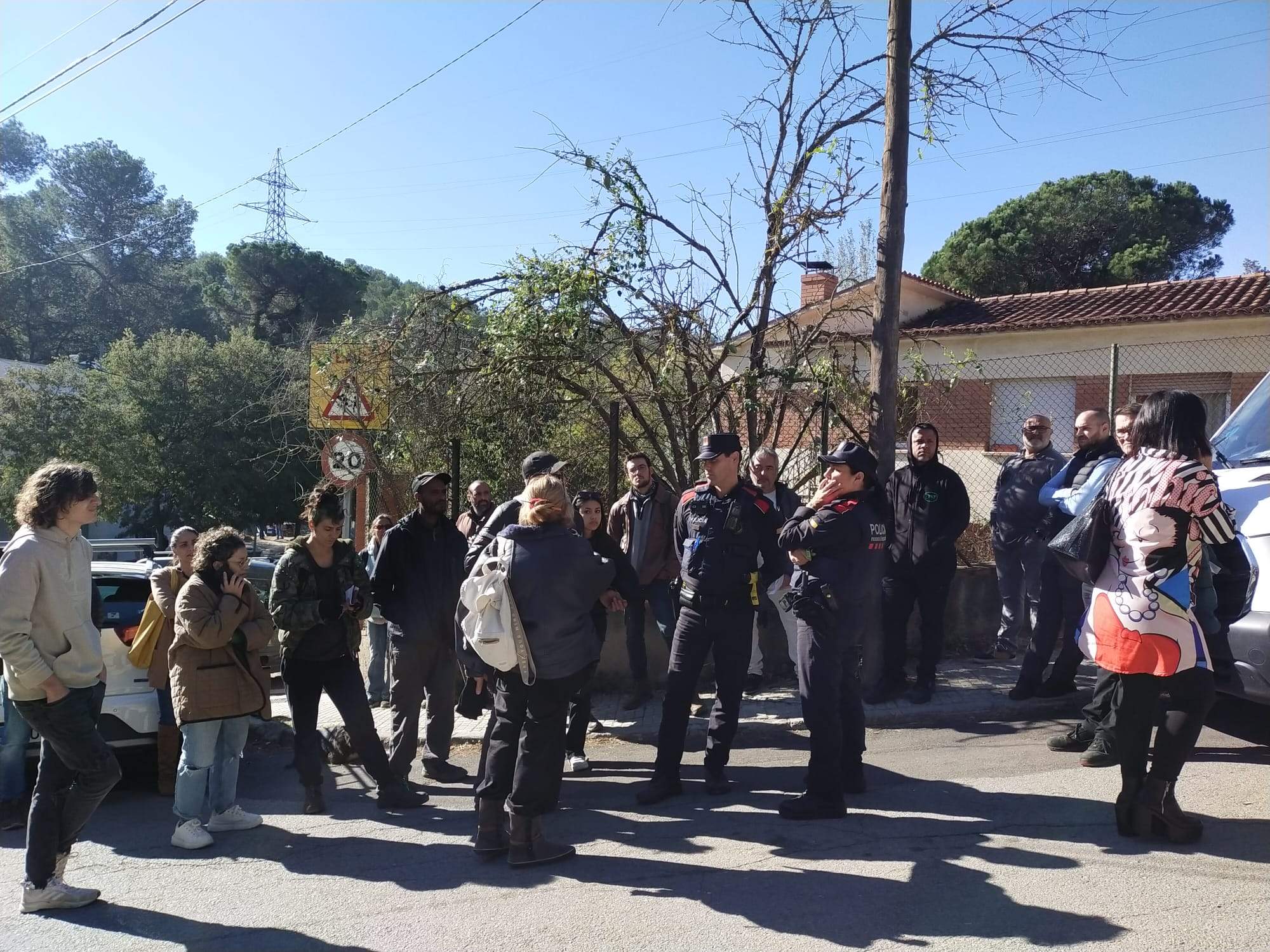 Primer intent del desallotjament de La Floresta. FOTO: Nielo Ballart