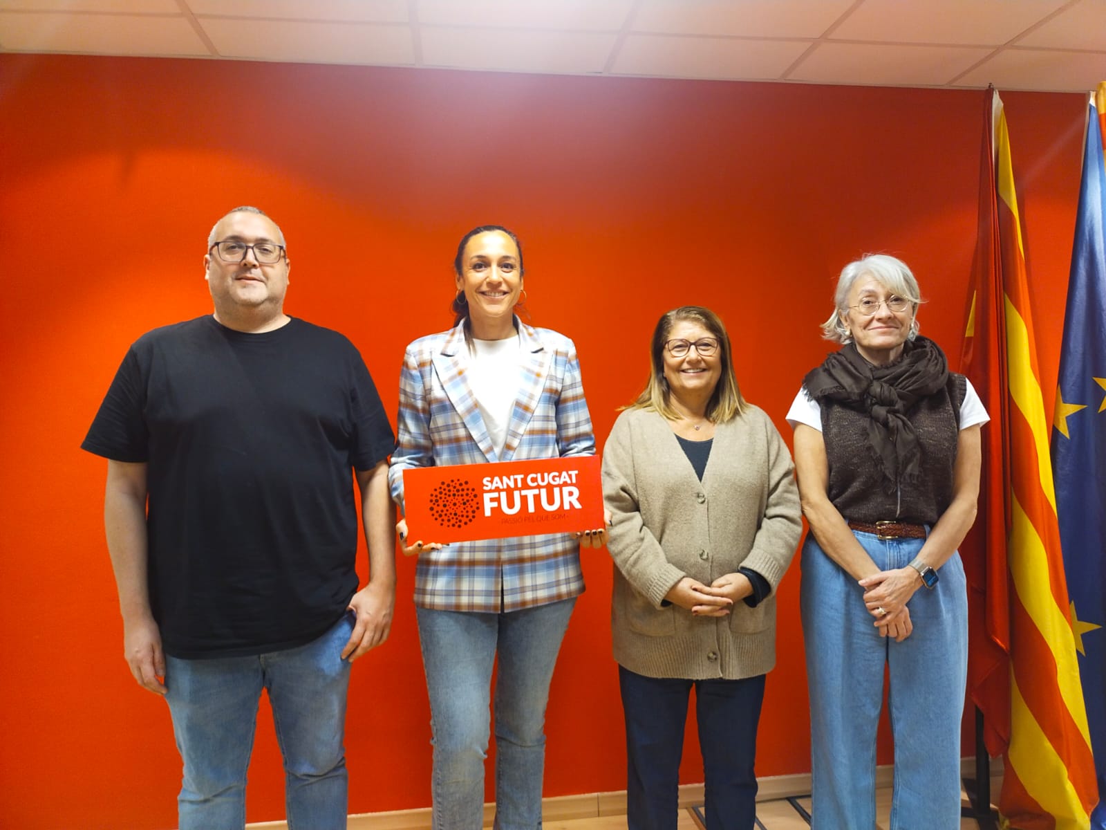 Els regidors del PSC Sant Cugat, José Gallardo, Elena Vila i Pilar Gorina, juntament amb la vocal del PSC Valldoreix, Susanna Casta, d'esquerra a dreta. FOTO: Nielo Ballart