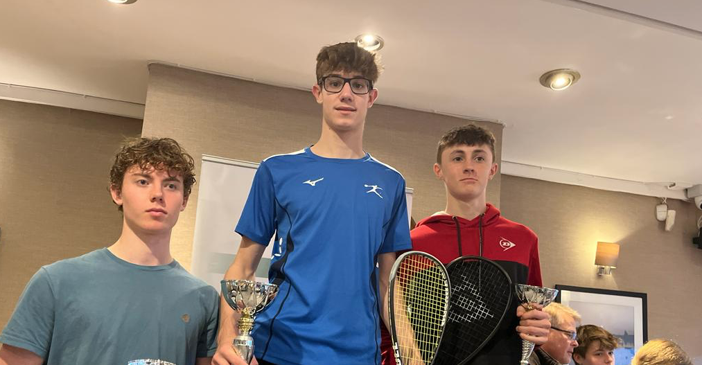 Marc Altarriba, al centre de la imatge, es va imposar en l'Irish Junior Open. FOTO: Cedida