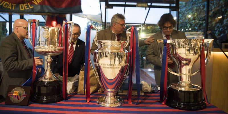 Rèpliques dels trofeus de la Copa del Rei, la Champions League i la Lliga durant la celebració del 44è aniversari. FOTO: Bernat Millet