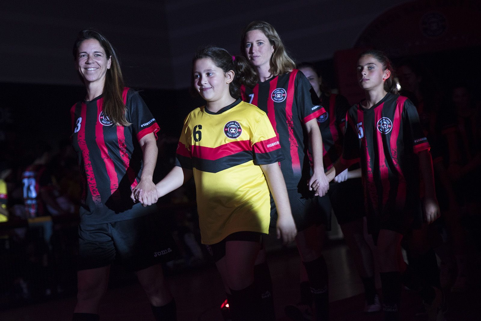 Més de 200 jugadors i jugadores del Futbol Sala Sant Cugat han estat presentats. FOTO: Bernat Millet