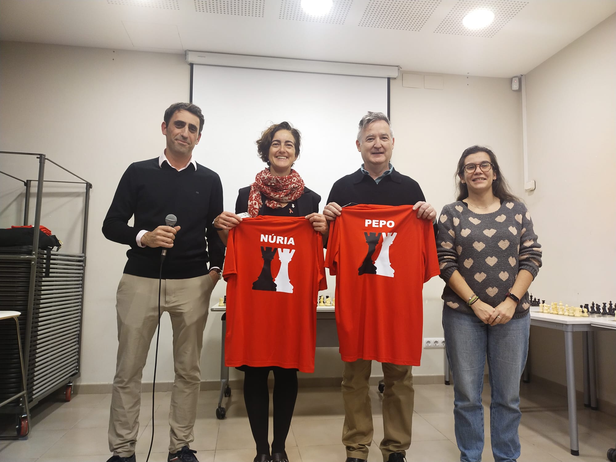 Ramon Puigneró, Núria Escamilla, Pepo Viñas i Esther Madrona (d'esquerra a dreta), en la presentació del Club d'Escacs Dos Torres Sant Cugat. FOTO: Nielo Ballart