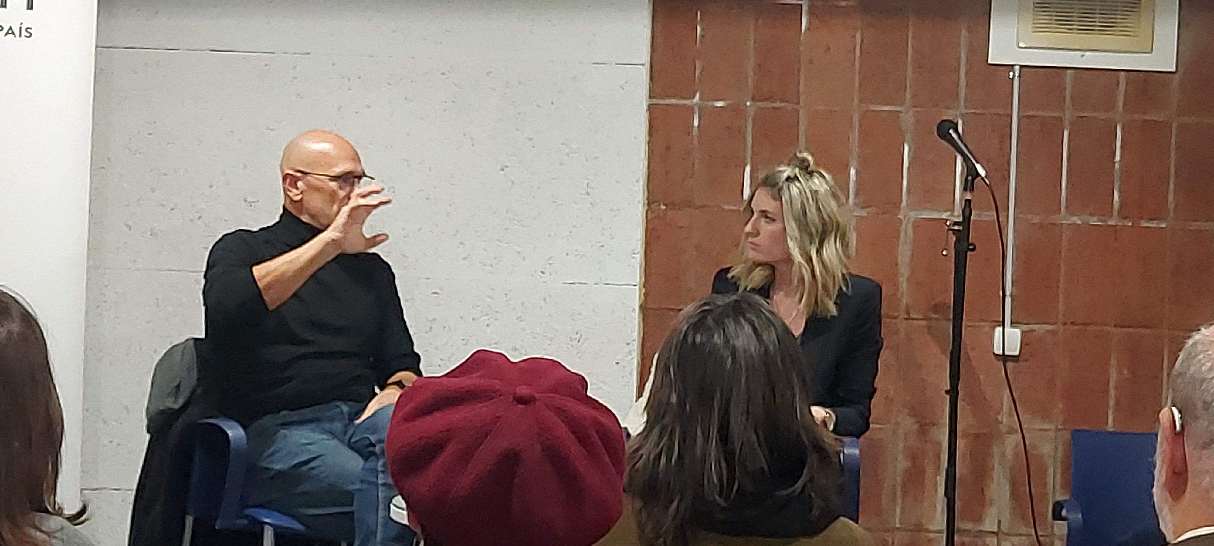 Presentació del llibre de Raül Romeva amb Maria Xinxó a la seu d'Òmnium Sant Cugat. FOTO: TOT