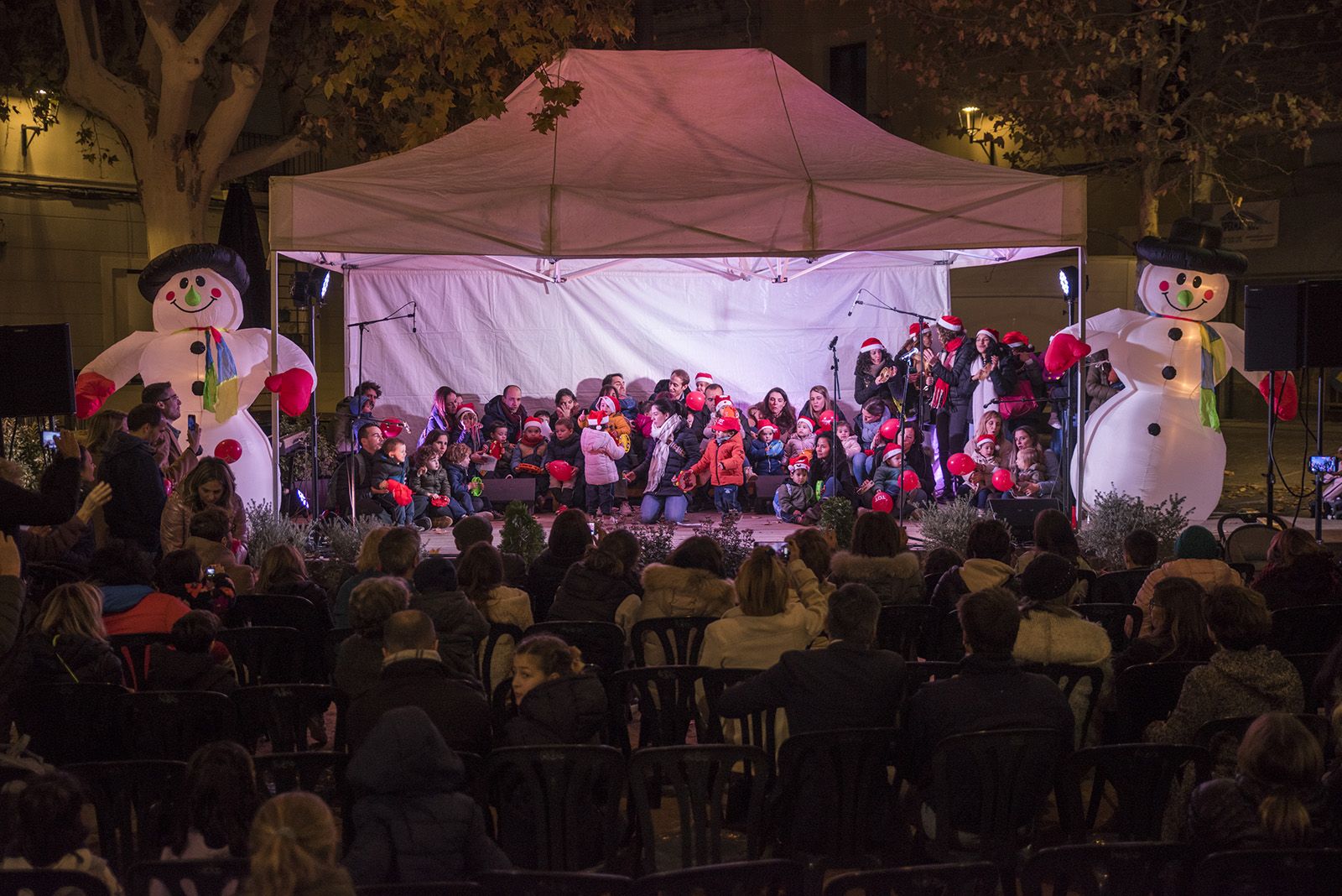Nadales al carrer a la Plaça Barcelona. FOTO: Bernat Millet.