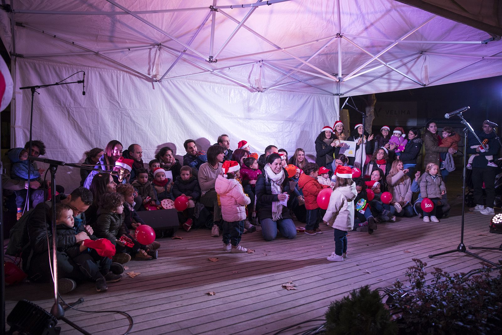 Nadales al carrer a la Plaça Barcelona. FOTO: Bernat Millet.