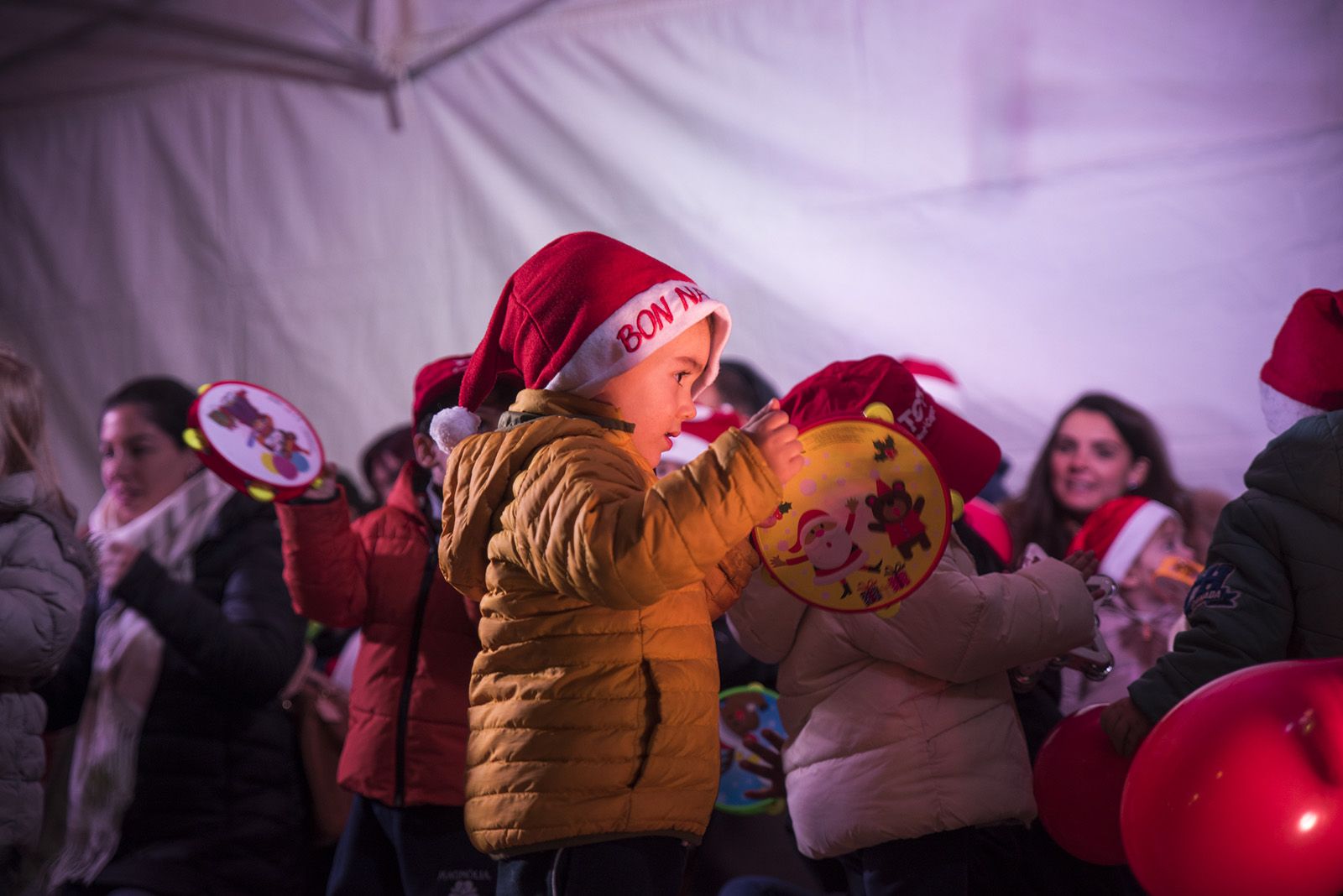 Nadales al carrer a la Plaça Barcelona. FOTO: Bernat Millet.