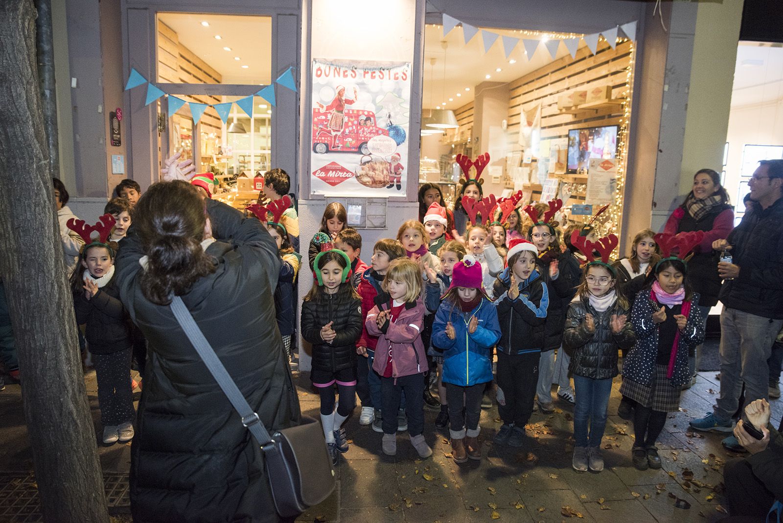 Nadales al carrer a El cafè de la Mirta. FOTO: Bernat Millet.
