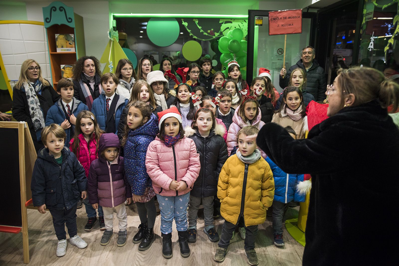 Nadales al carrer a Moonz Ortodòncia. FOTO: Bernat Millet.
