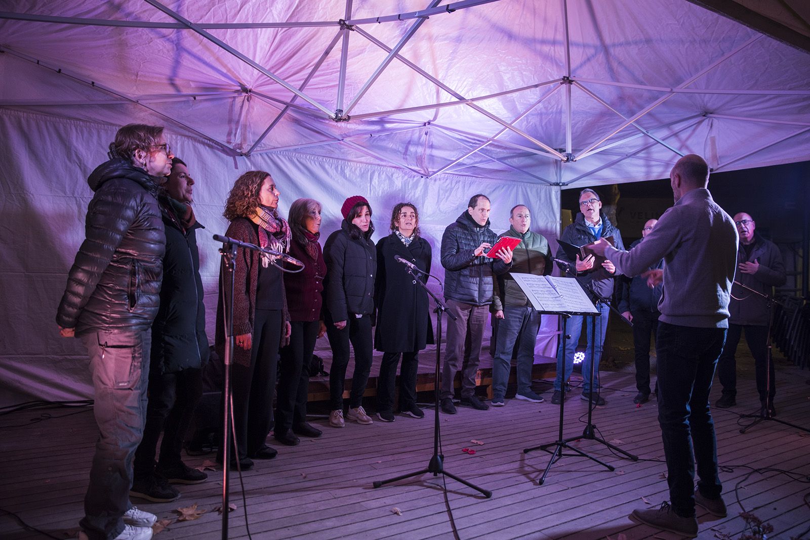 Nadales al carrer a la Plaça Barcelona. FOTO: Bernat Millet.