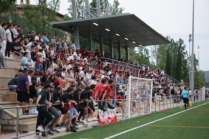 Afició del Sant Cugat FC al camp de la ZEM Jaume Tubau. FOTO: Cedida