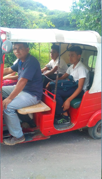 La Caponera de Cusmají amb els estudiants. Foto: cedida.