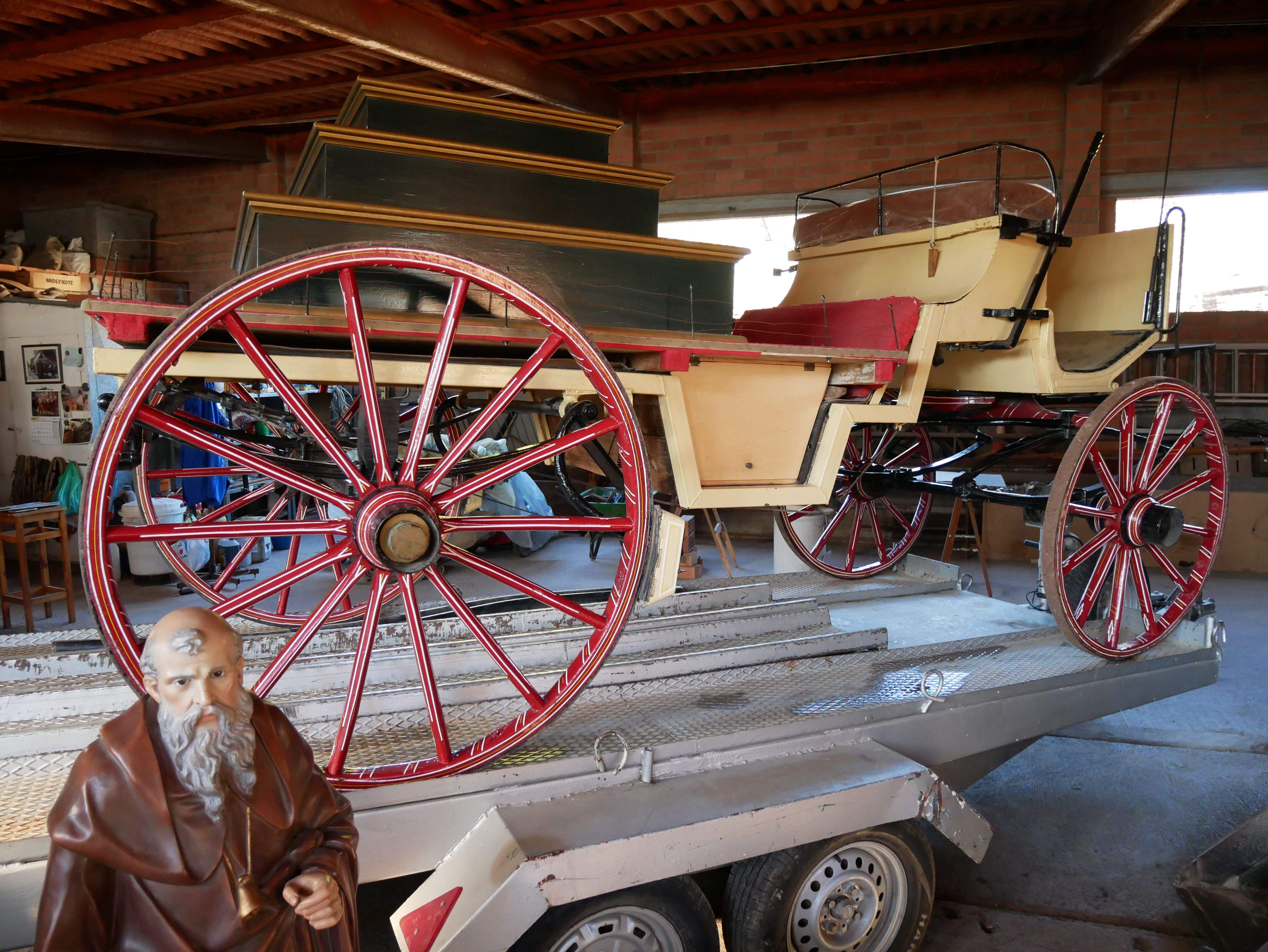 Figura de Sant Antoni que surt als Tres tombs de Sant Cugat. FOTO: TOT