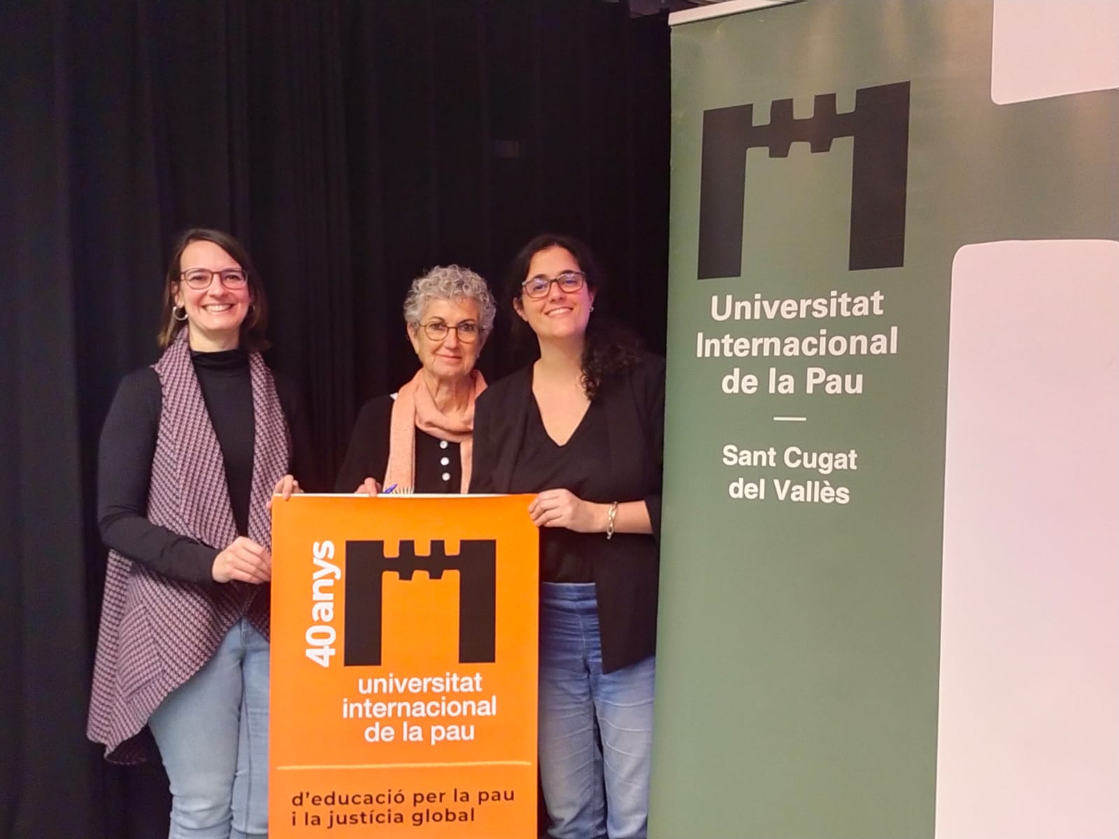 Gemma Aristoy, Neus Sotomayor i Arés Perceval, d'esquerra a dreta, en la presentació del 40è aniversari d'Unipau. FOTO: TOT