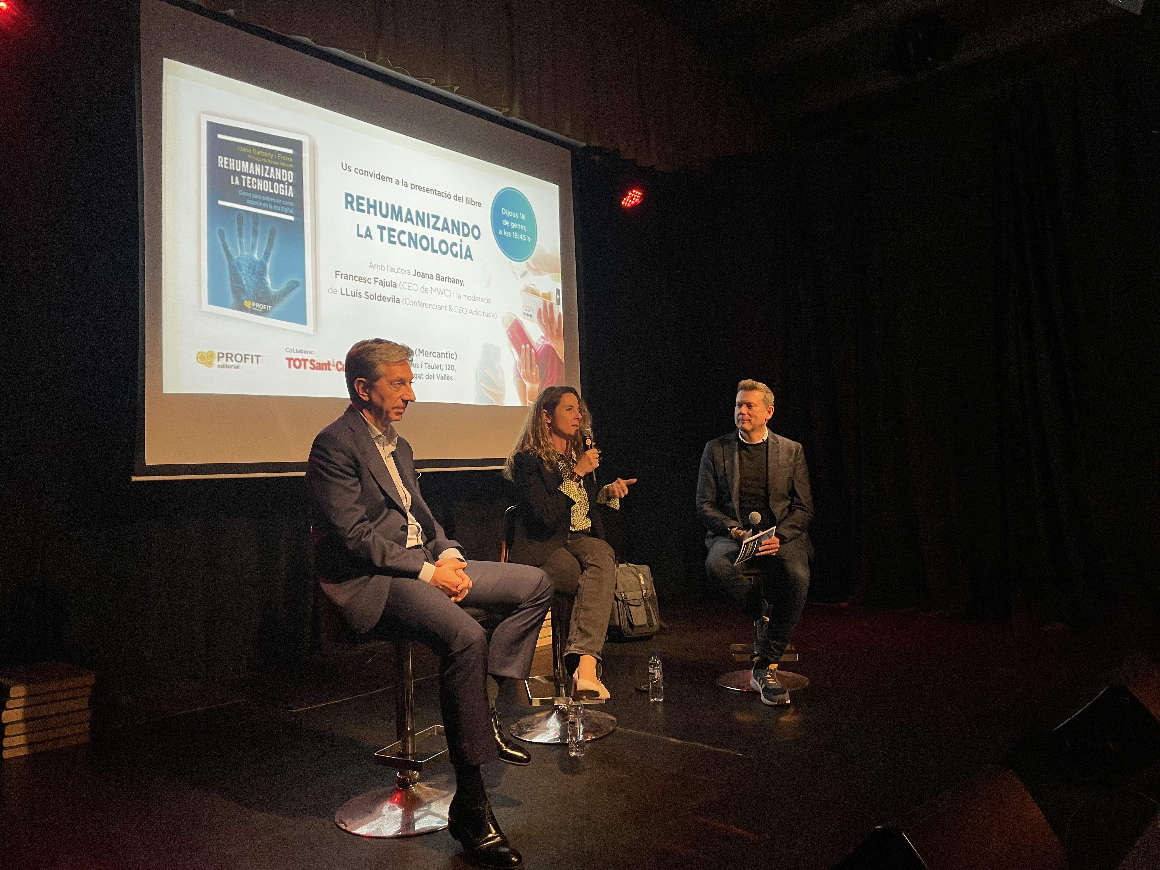 Francesc Fajula, Joana Barbany i Lluís Soldevila a la presentació del llibre 'Rehumanizando la tecnología'. Foto: TOT.