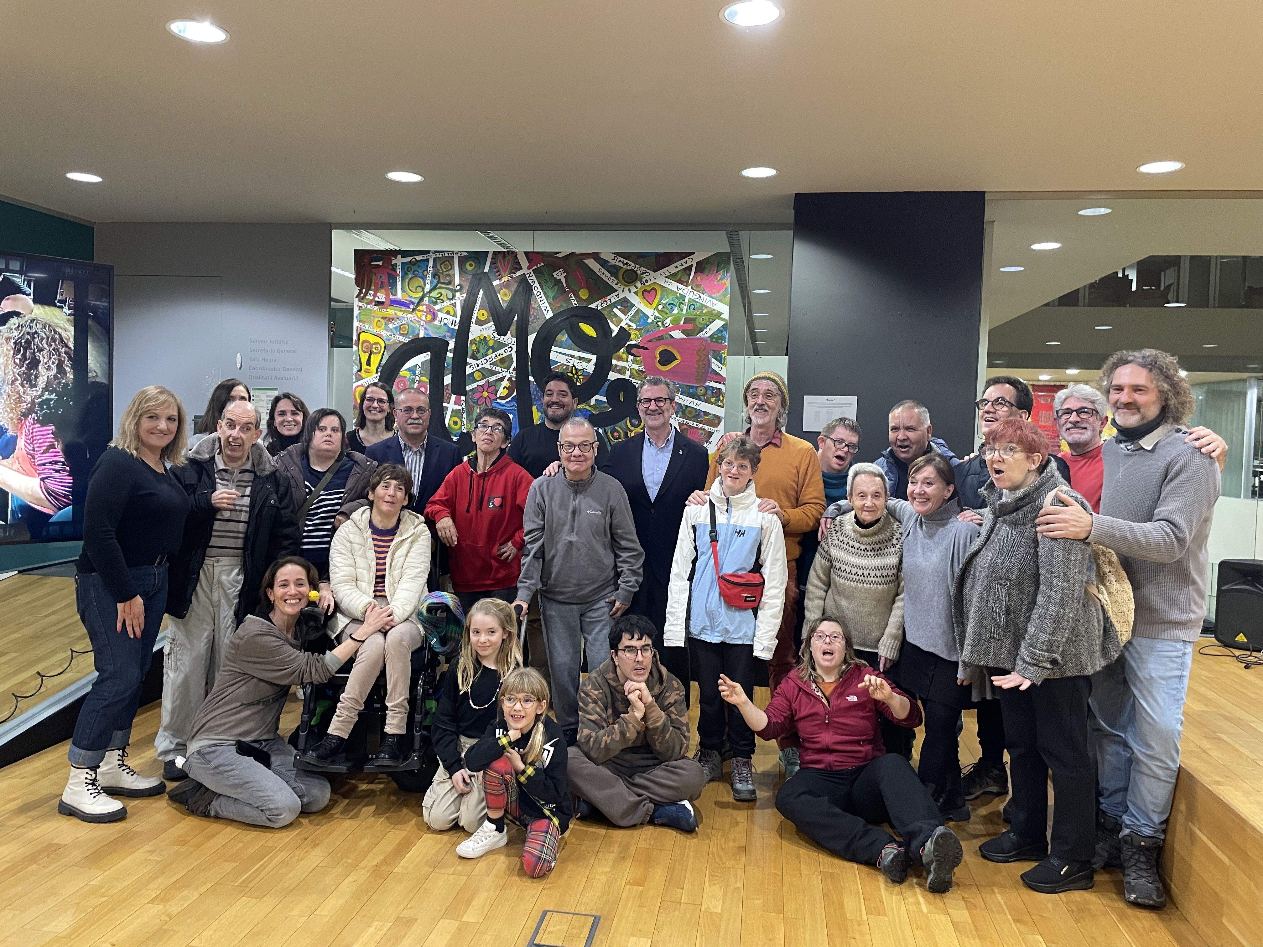 Presentació del mural 'Amor' del projecte Windown. Foto: TOT.