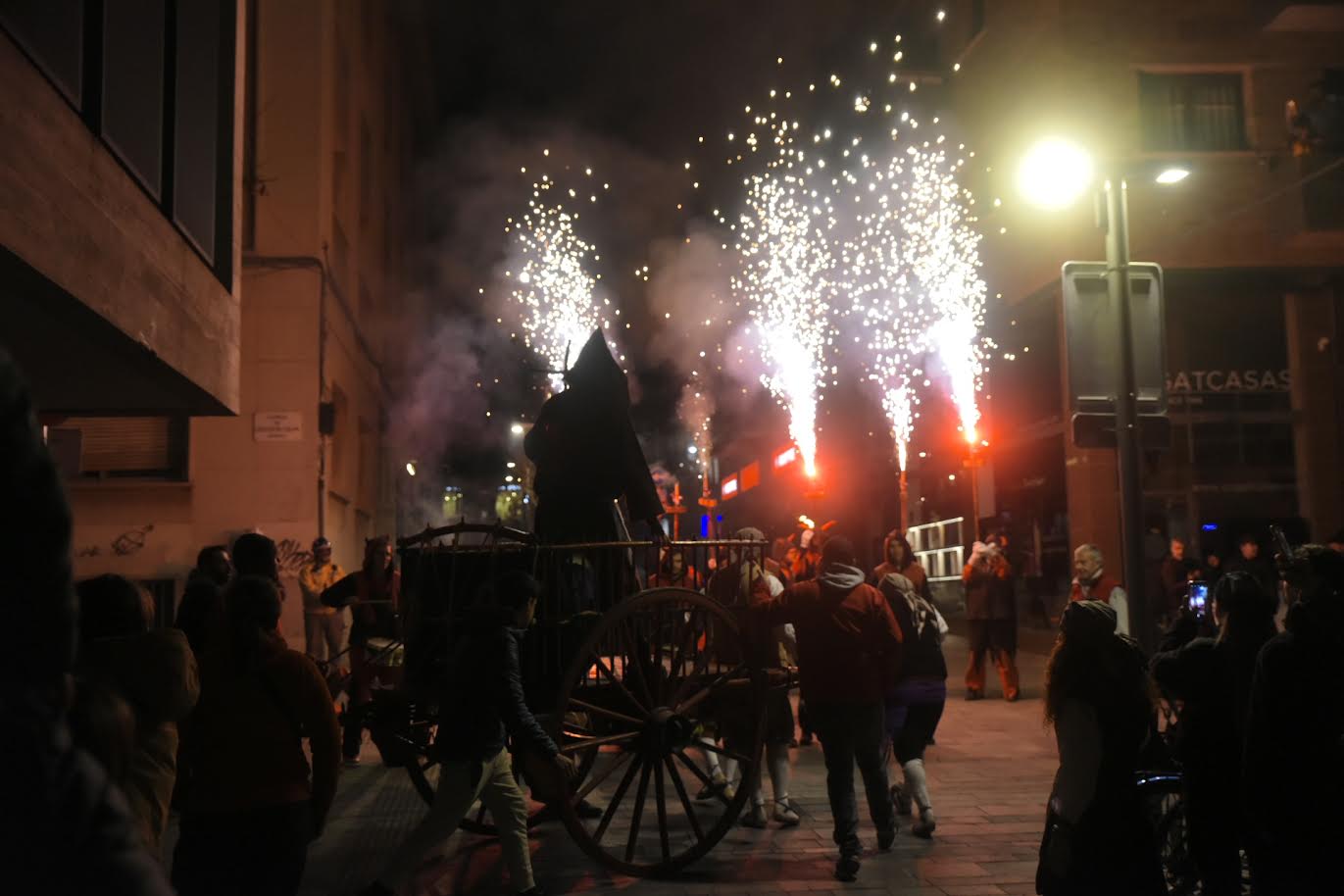La Festa dels Foguerons a Sant Cugat durant Sant Antoni Abat. FOTO: Bernat Millet