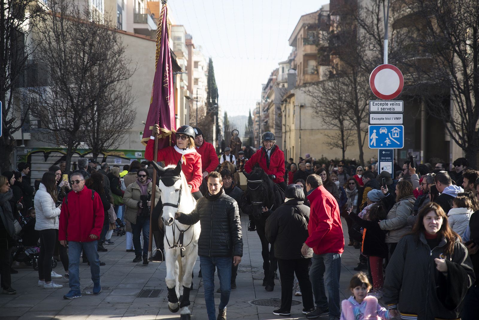 La Rua dels Tres Tombs durant Sant Antoni Abat 2024. FOTO: Bernat Millet
