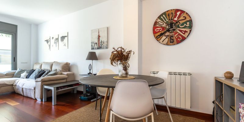 Sala d'estar-menjador a Mira-sol de la immobiliària AMAT. FOTO: Cedida