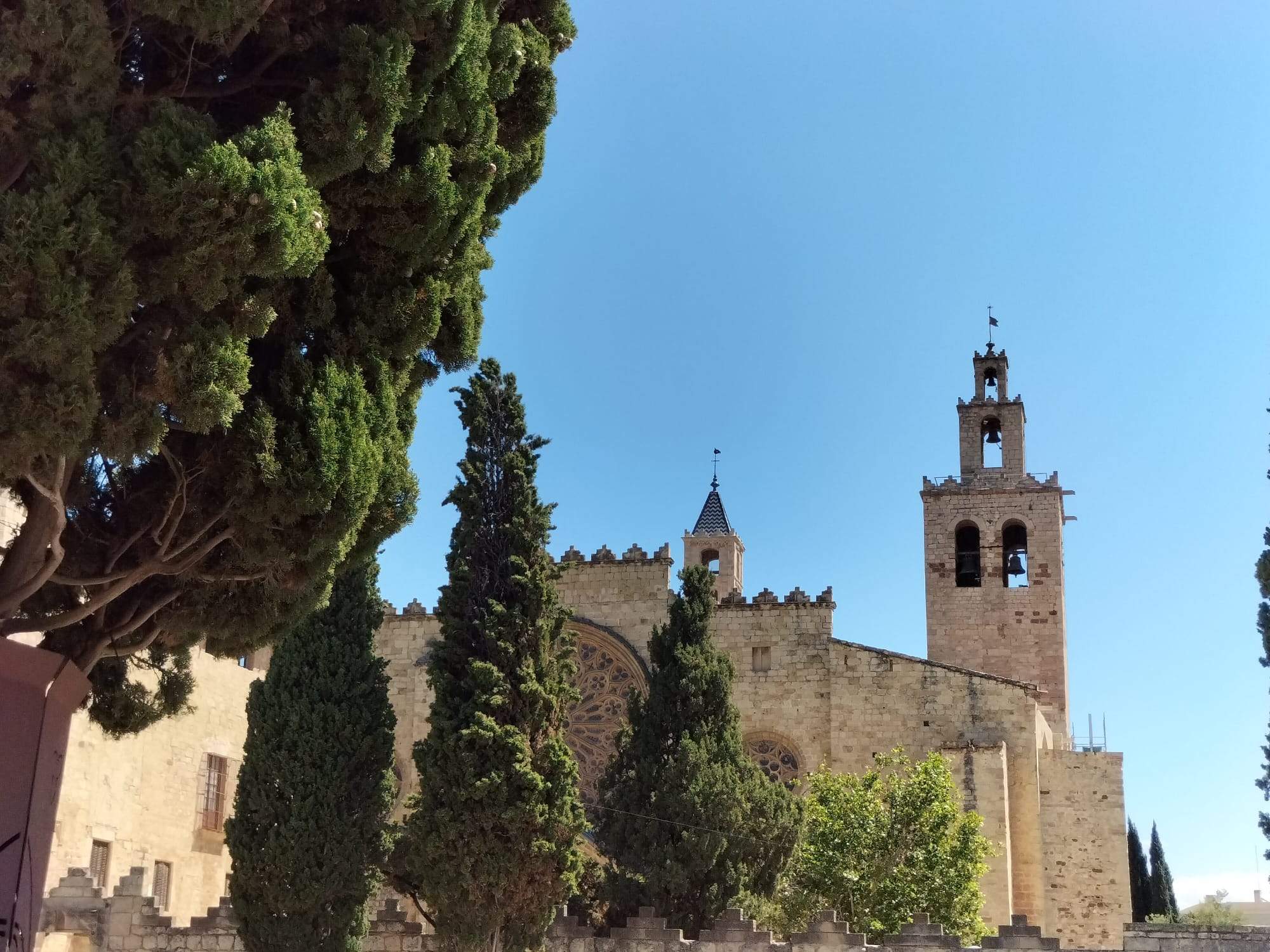 El Monestir de Sant Cugat amb el campanar de fons. FOTO: Cedida