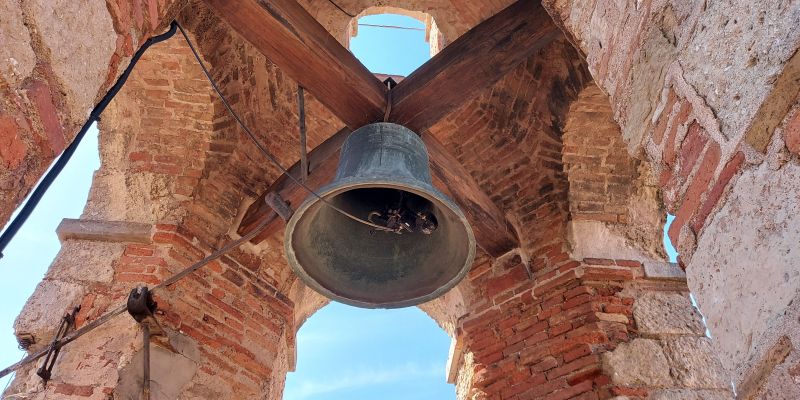 Una de les dues campanes del rellotge del Monestir de Sant Cugat. FOTO: TOT