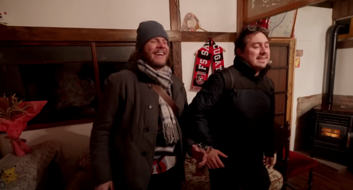 La bandera de l'FS Sant Cugat, en la paret d'un hotel del Japó en un vídeo d'un youtuber. FOTO: Cedida