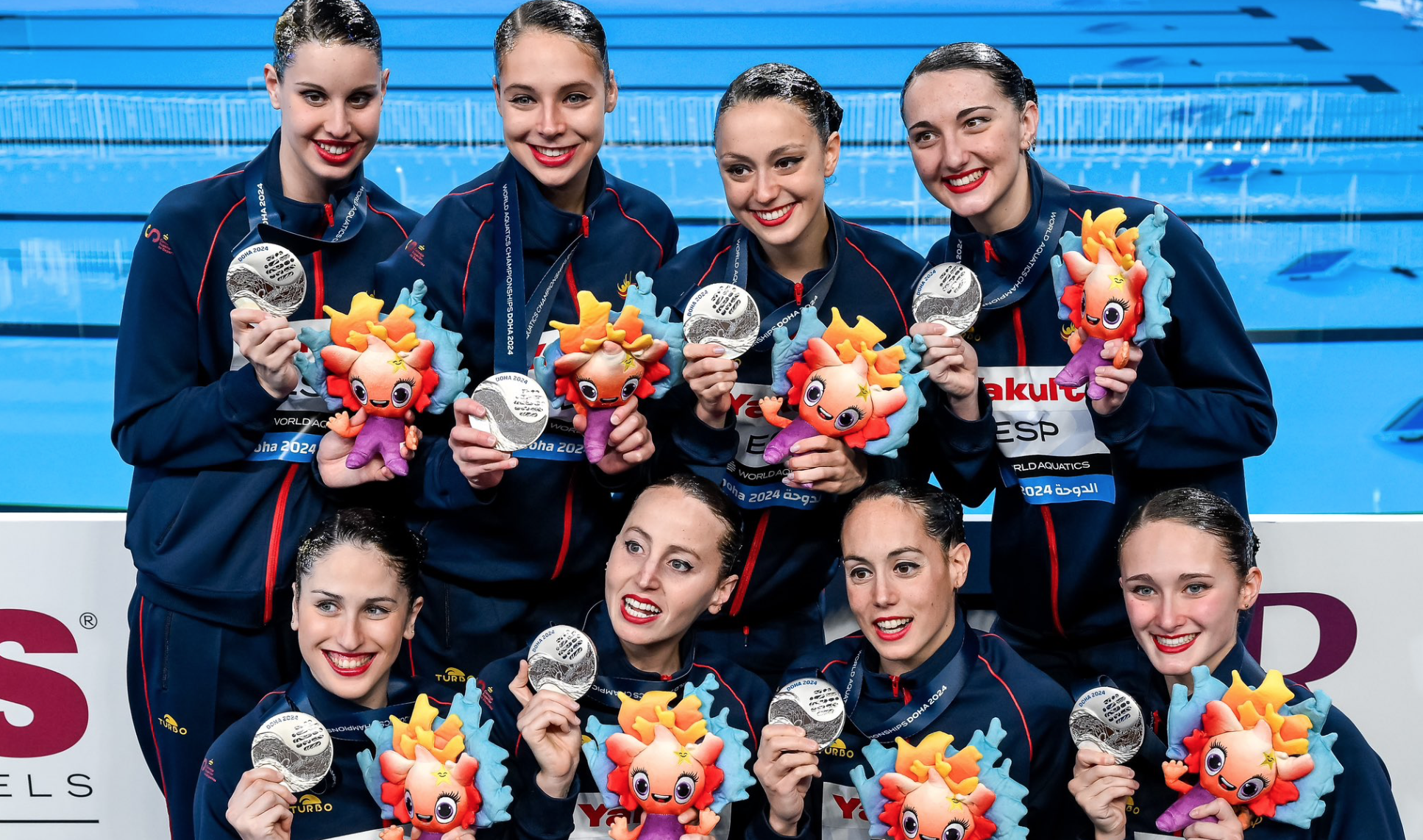 L'equip espanyol de natació sincronitzada amb la medalla de plata guanyada al Mundial FOTO: Federació Natació