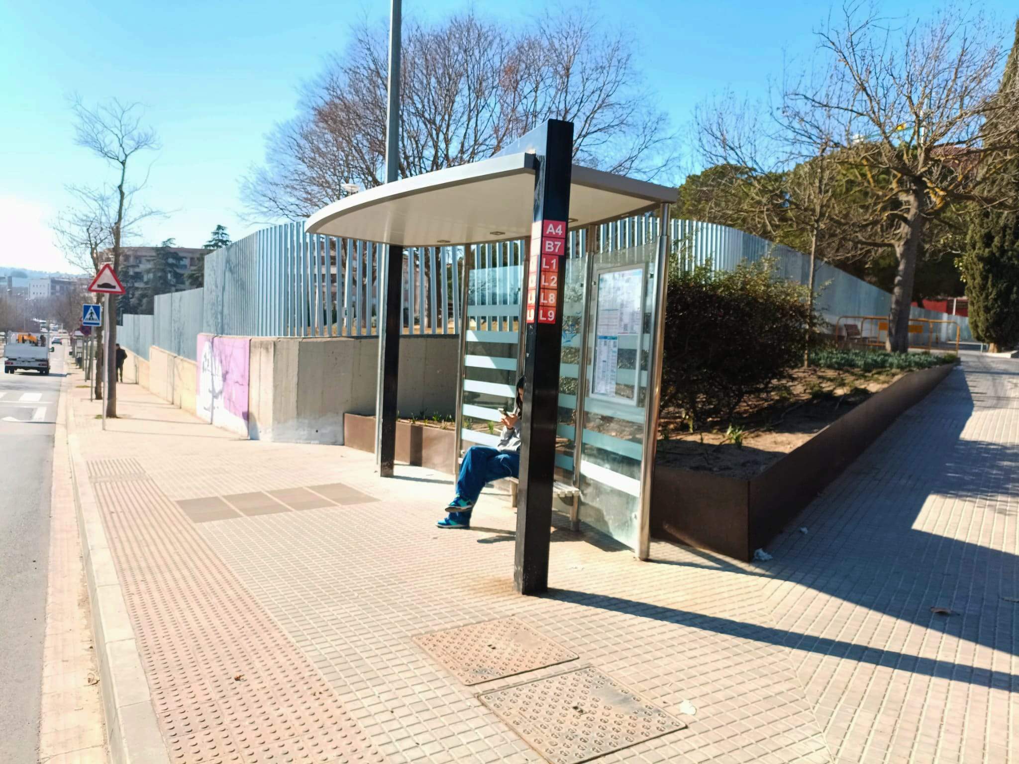 Nova parada d'autobús a la plaça de la Pelleria. Foto: Ajuntament.