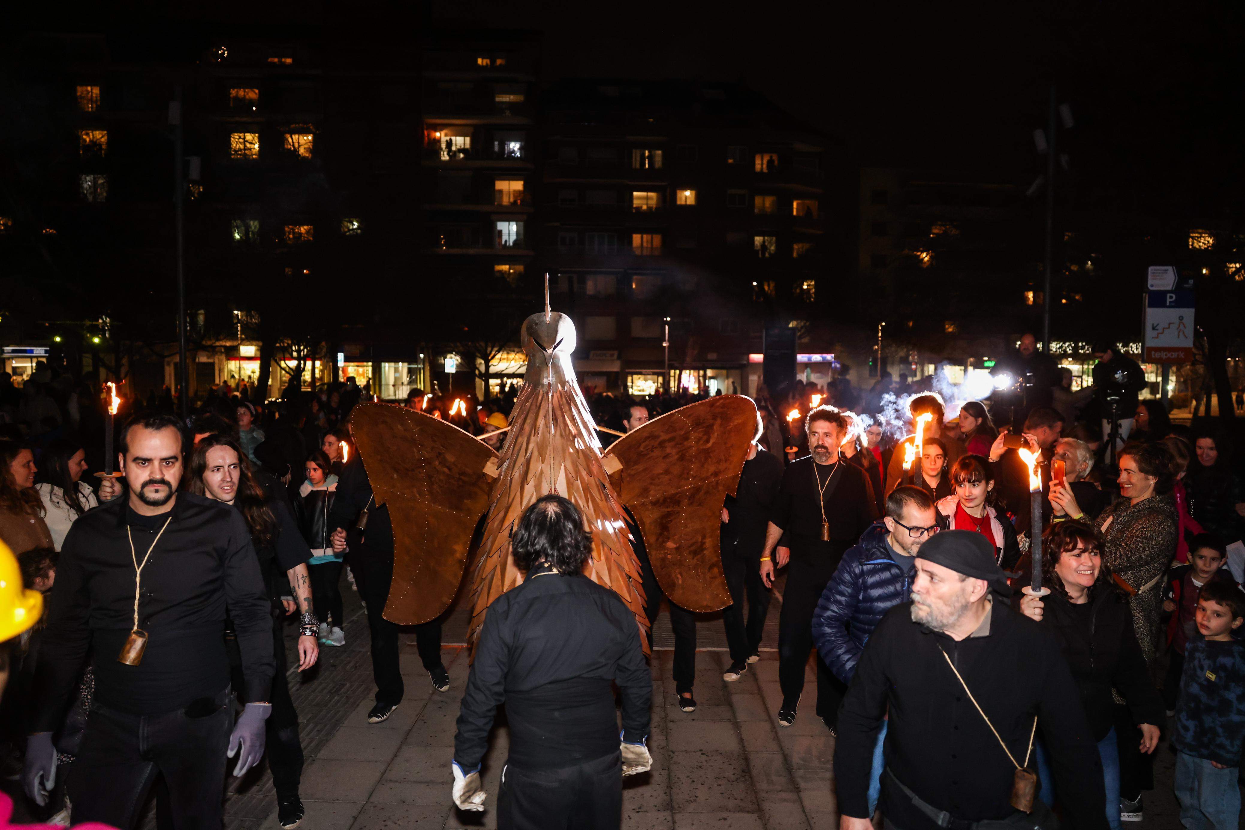 9. El Gall pujant al balcó de l'ajuntament. Foto: Ajuntament