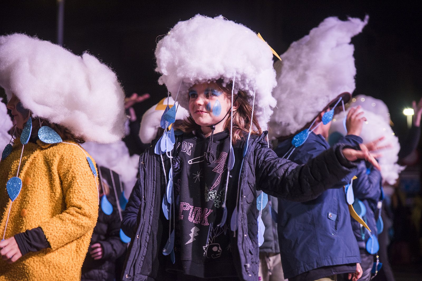 Rua de comparses. FOTO: Bernat Millet.