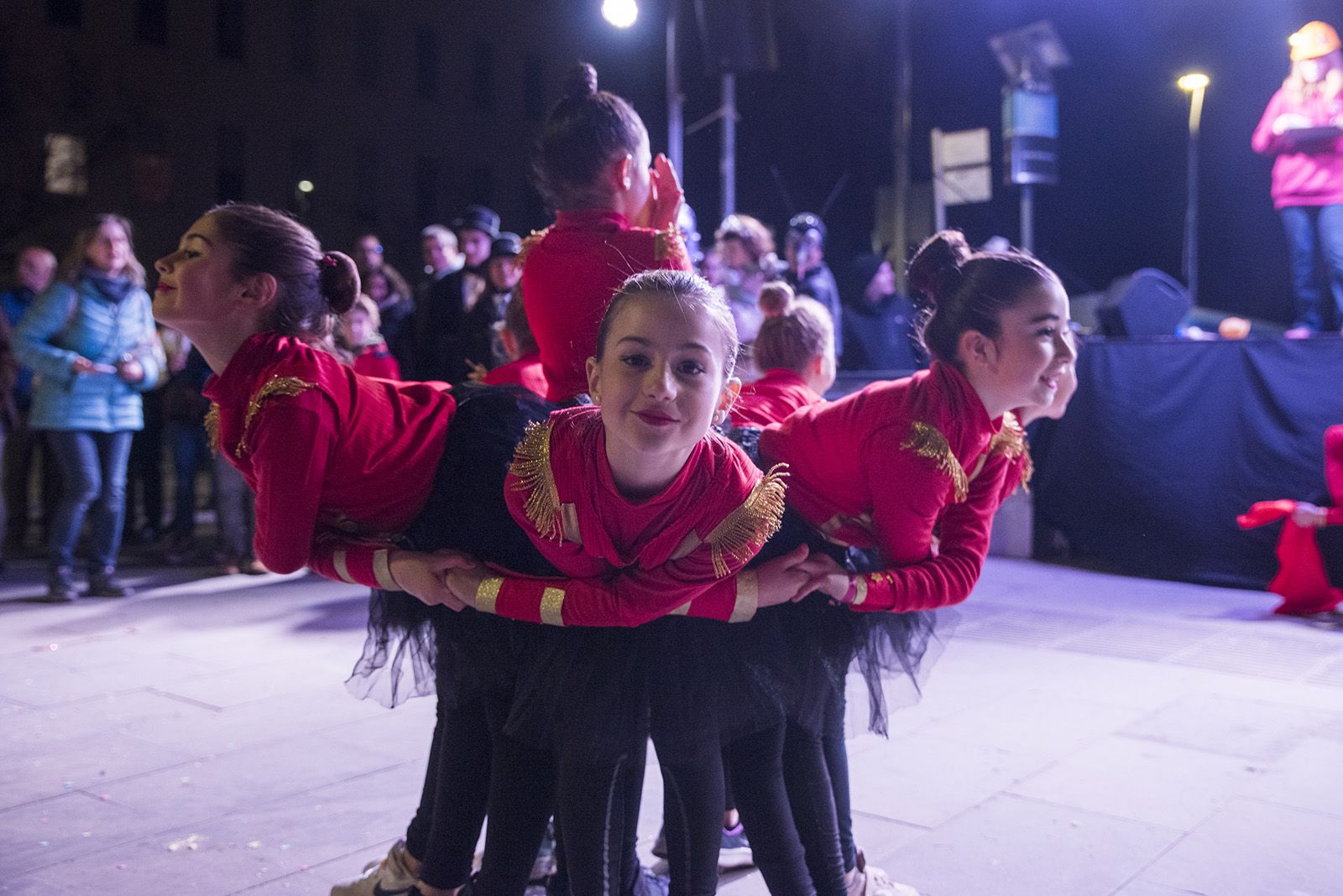 Rua de comparses. FOTO: Bernat Millet.