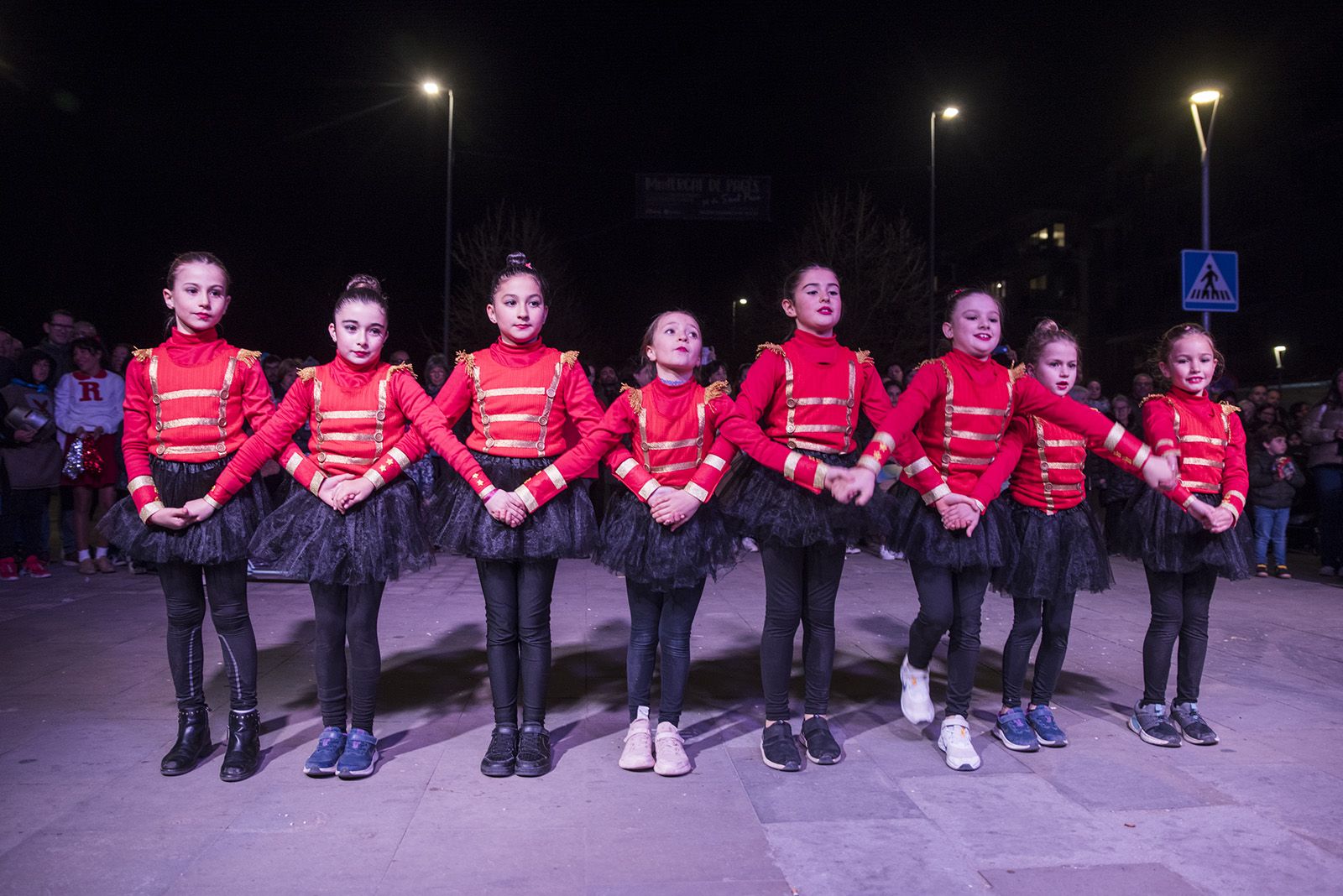 Rua de comparses. FOTO: Bernat Millet.