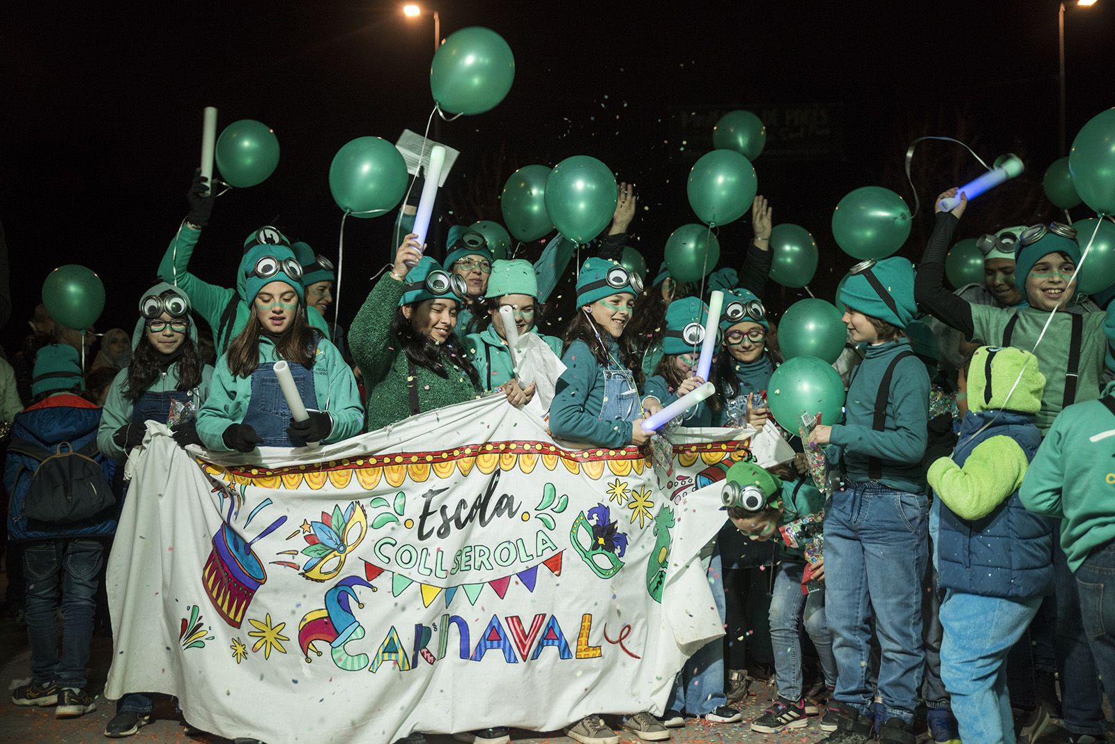 Rua de comparses. FOTO: Bernat Millet.