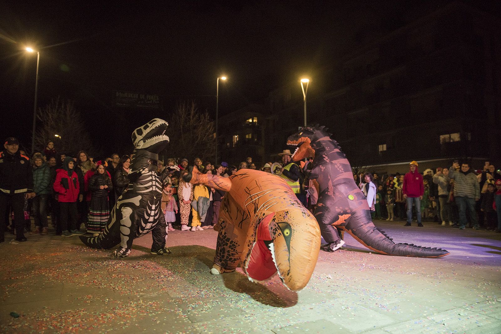 Rua de comparses. FOTO: Bernat Millet.