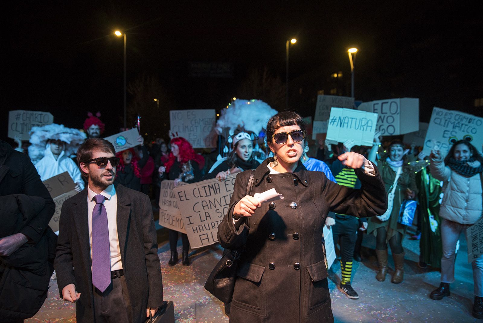 Rua de comparses. FOTO: Bernat Millet.