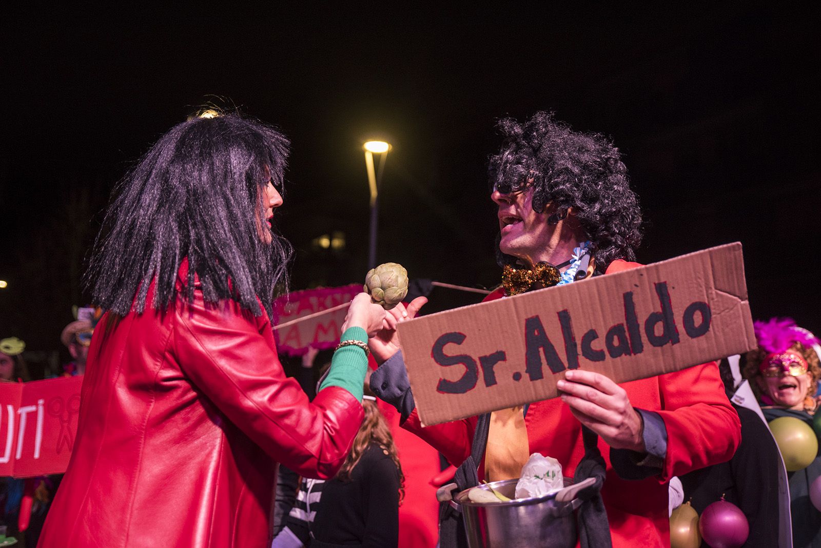 Rua de comparses. FOTO: Bernat Millet.