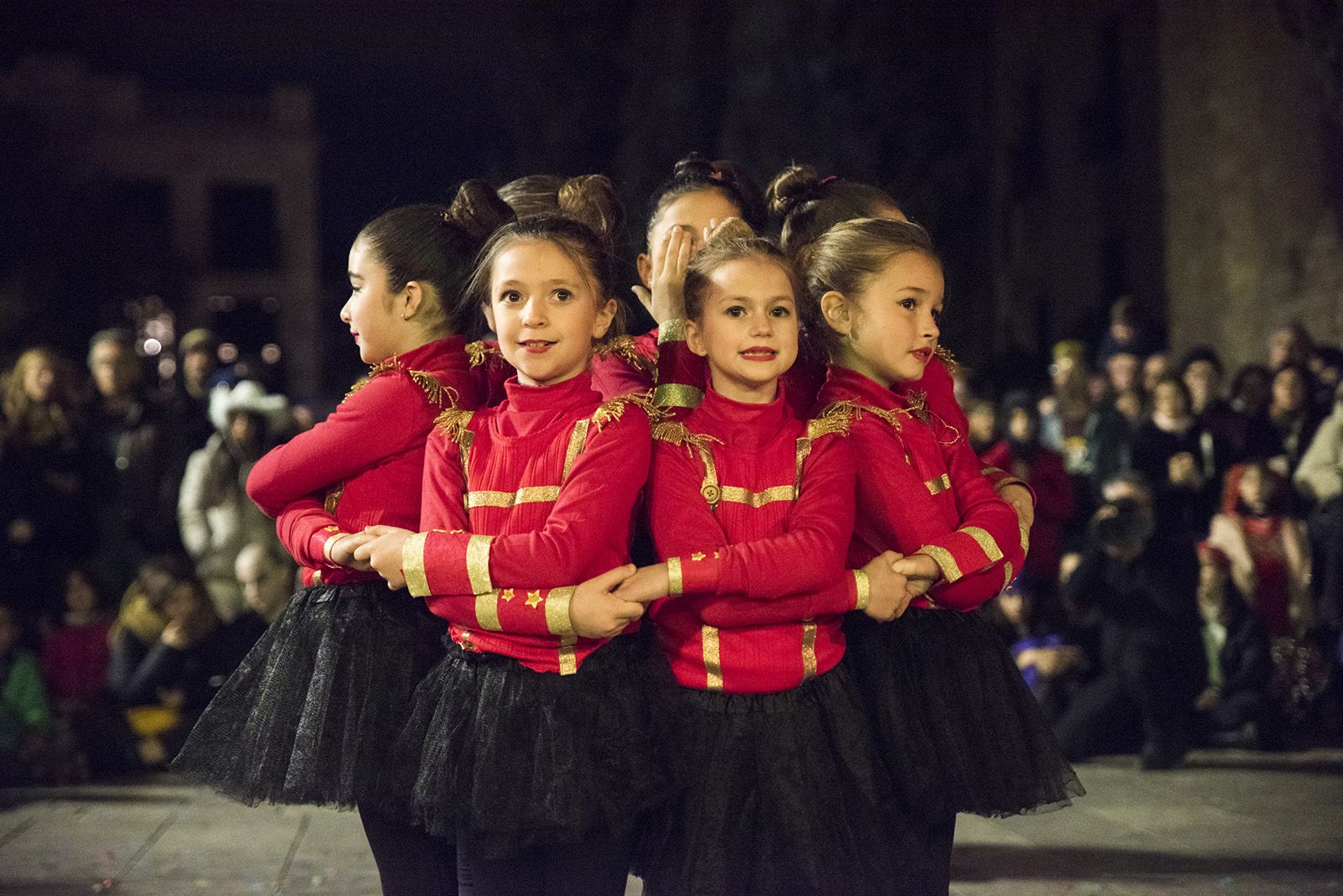 Rua de comparses. FOTO: Bernat Millet.