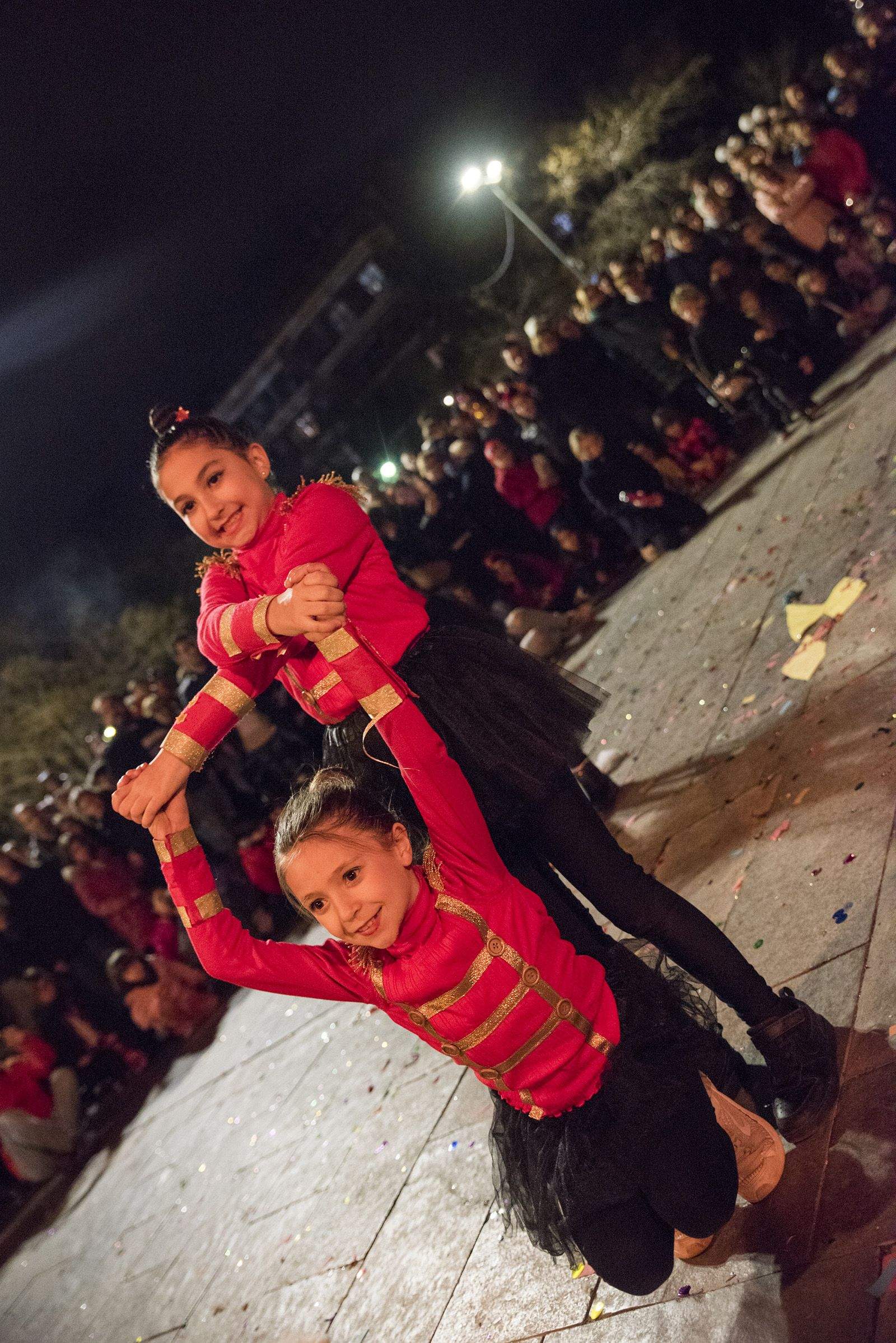 Rua de comparses. FOTO: Bernat Millet.