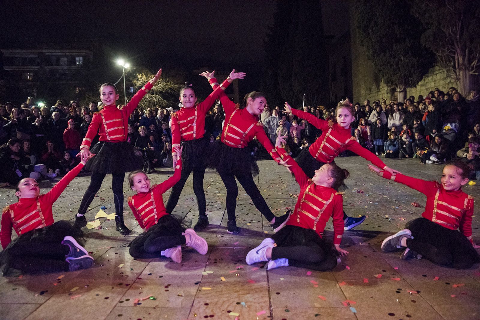 Rua de comparses. FOTO: Bernat Millet.
